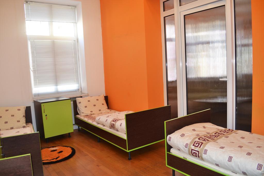 Wanted Hostel Lviv Exterior photo