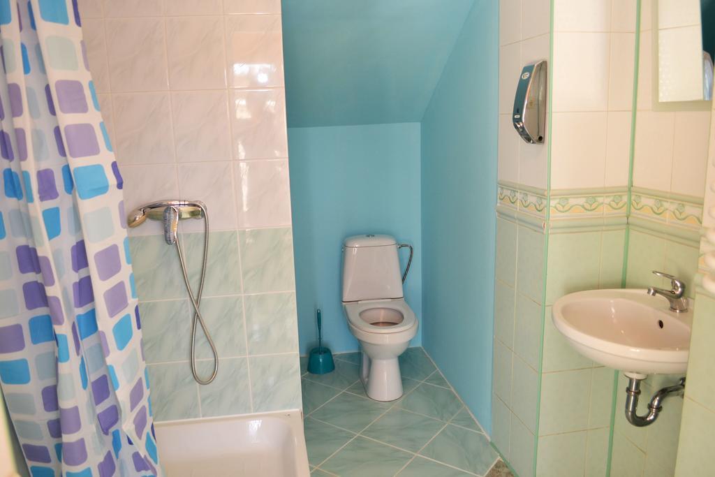 Wanted Hostel Lviv Exterior photo